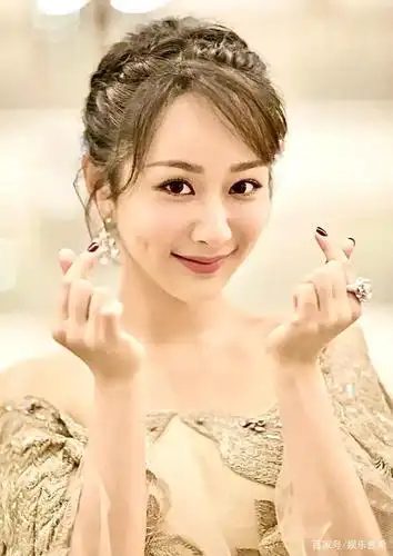杨紫的小酒窝很可爱!