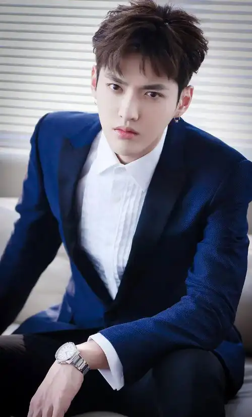 亲手送进吴亦凡,都美竹这个姑娘不简单_时间_公司_以利