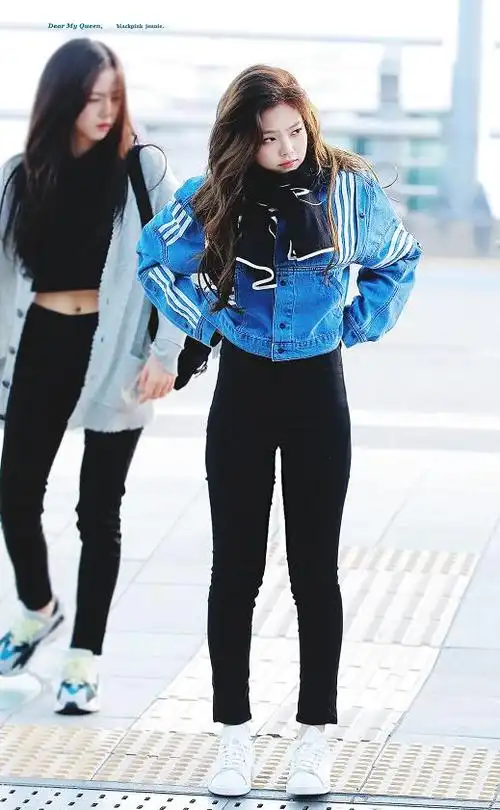 毛衣搭格纹围巾可爱好看又保暖|上衣|乐器|身材比例|jennie(韩国歌手)