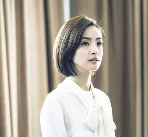 林依晨的短发造型像个可爱的小迷妹,喜欢短发时的她吗