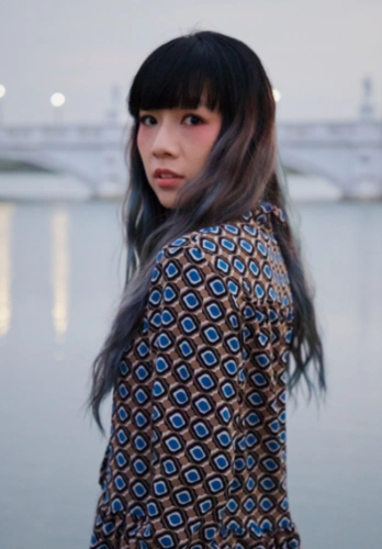 cha),本名査家雯,6月6日出生于台湾省,中国台湾流行乐女歌手,词曲创