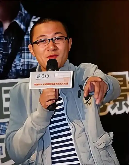 曾剑的个人资料简介(娶二婚演员妻子梅婷,婚后将她宠成宝,一家四口