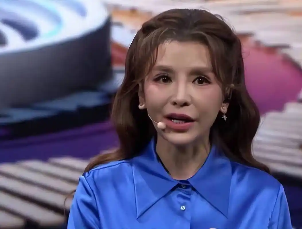 50岁朱迅近照大变样,嘴歪脸僵眼窝塌陷,被质疑整容失败_网友_脸部