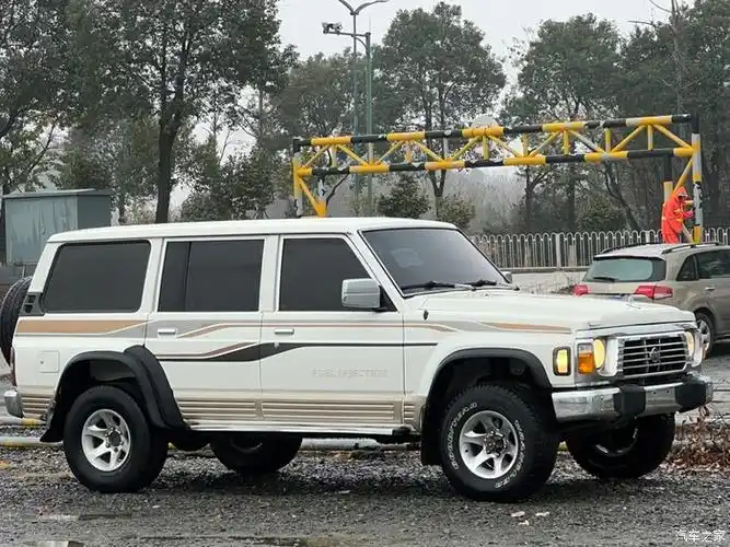 尼桑途乐y602002年出厂上牌过户3次实表34万公里