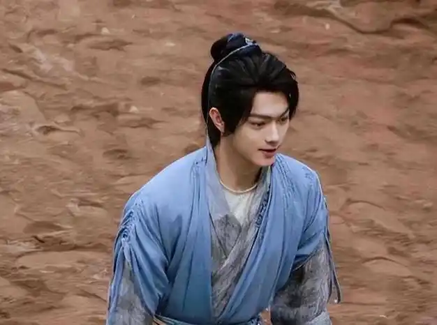 曾是模特全国冠军后遇贵人于正许凯证明了越努力越幸运