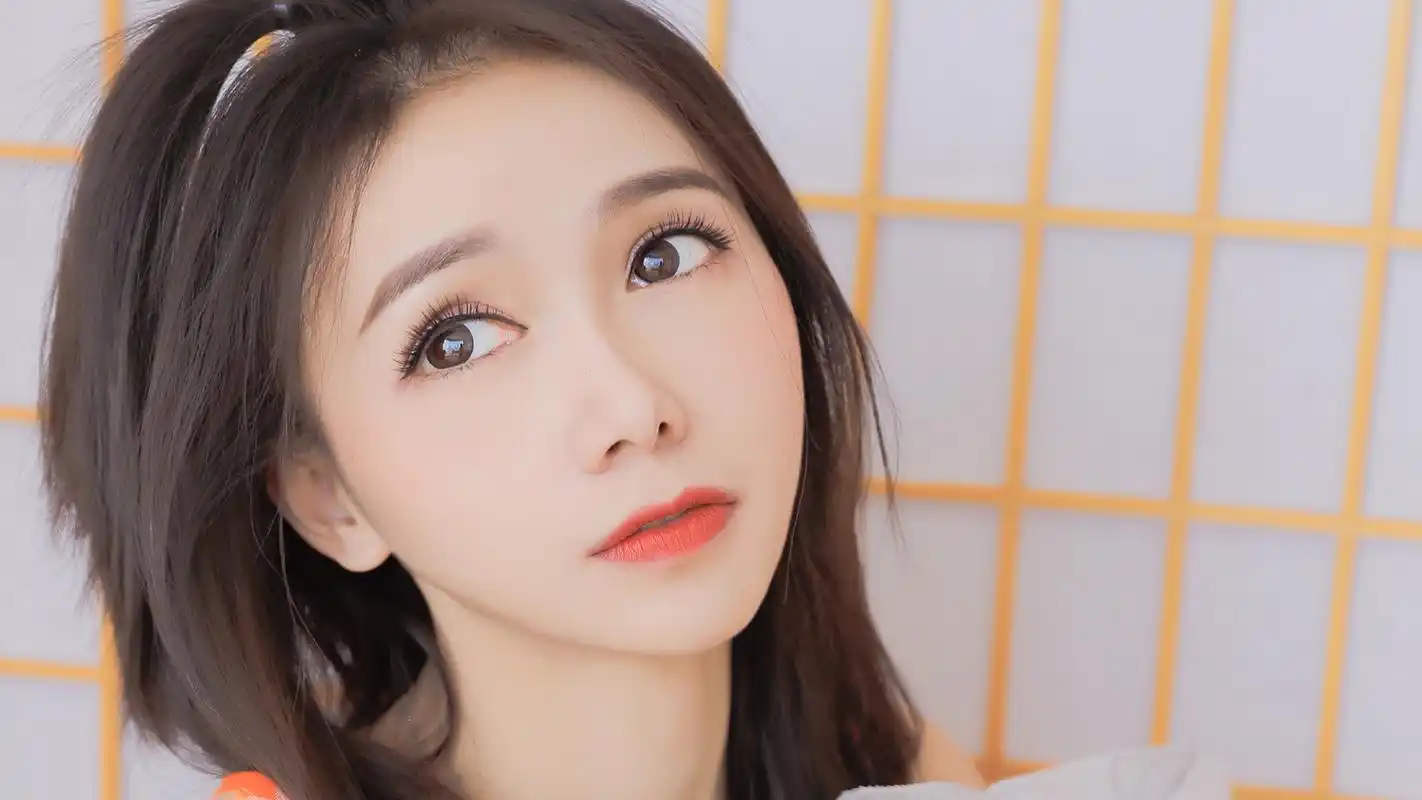 长发性感美女卧室写真图片壁纸高清大图预览1920x1080_美女壁纸下载