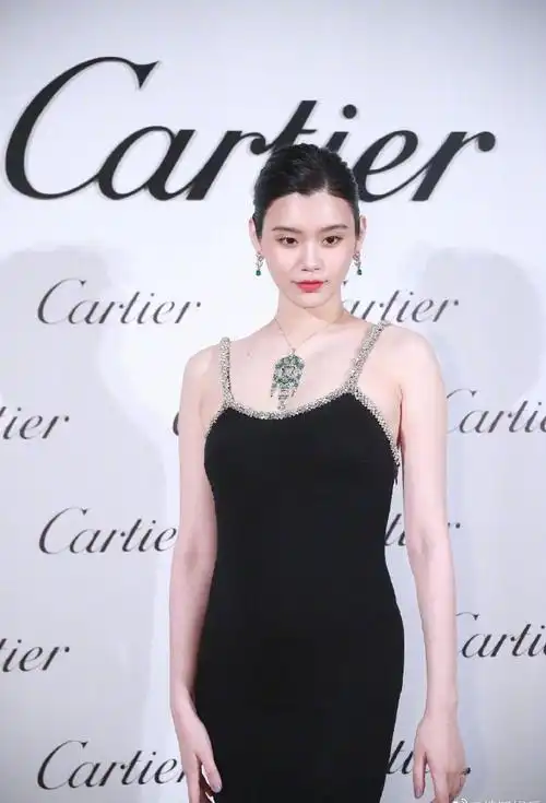 奚梦瑶二胎孕肚