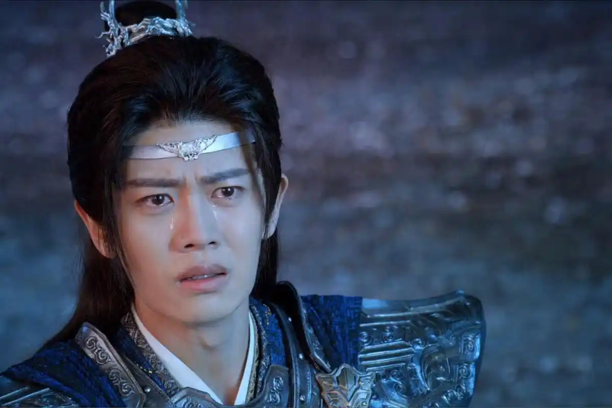 电视剧《烈焰》首更6集,主演任嘉伦,女主是邢菲和祝绪丹,男主伍赓是