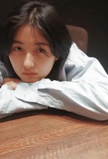 简介:张子枫简约清新写真图片,分享一组张子枫图片给大家,图中的明星