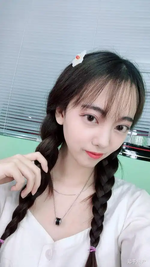 有小虎牙的女生有多可爱? - 知乎