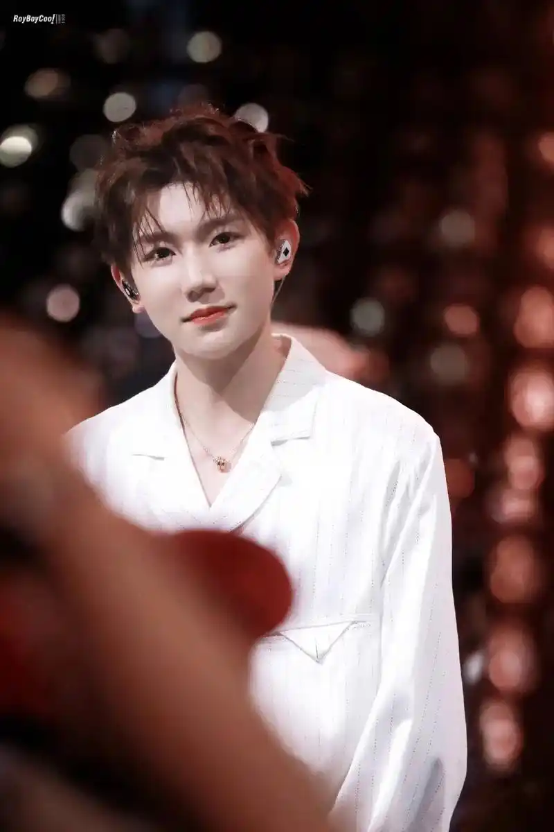 王源 帝国小水晶~,爱情开始的地方#白衬衫 #王源声生不息 - 抖音