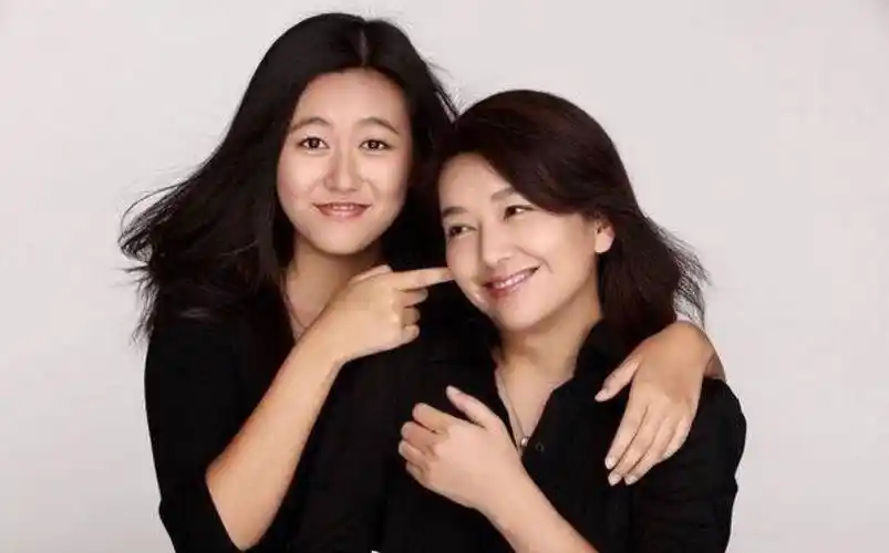 大众女神江珊:四度恋上硬汉,高曙光,靳东是前任,53岁重获爱情_父母