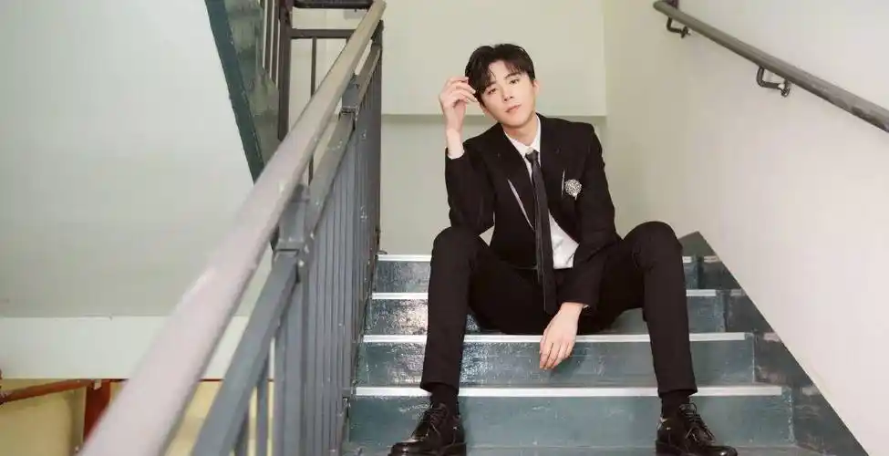 从网络歌手到演员,刘宇宁一路走来披荆斩棘,成名后不忘追梦兄弟_明星