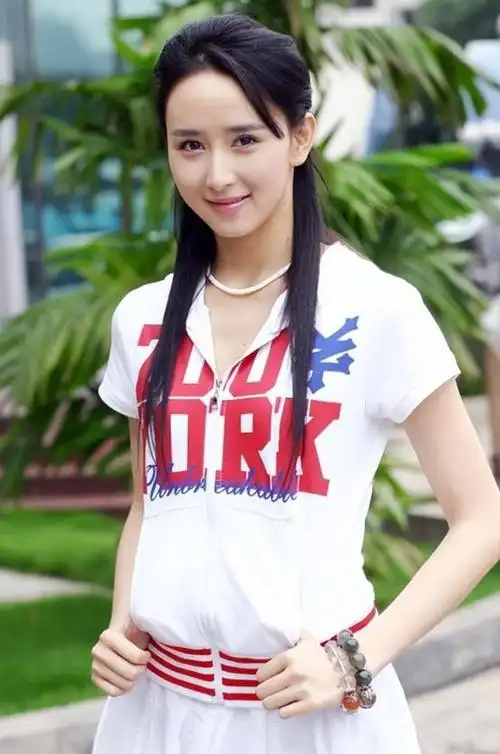 现在看46岁的胡静我才发现她是女演员中少有的人生赢家