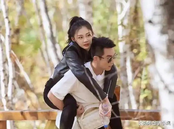 多了不少,最主要的原因就是每当出现在镜头,她便是三句话不离"老公"