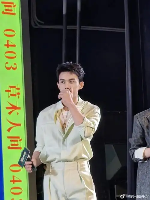 吴磊木莲项链##吴磊戴的木莲