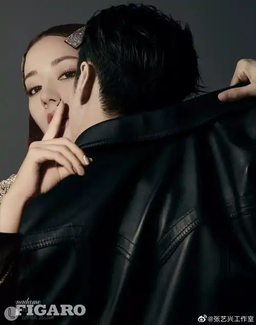 私设xx总裁 rr  xx的秘书 "哎,听说了吗迪丽热巴被张总包养了,具体