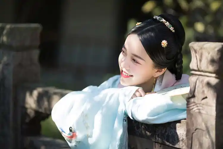 至凄恋鬼母,反笑为哭,我婴宁殆隐于笑者矣.