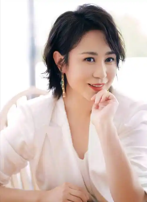 被传"第三者"十年马丽哭诉网络暴力她和沈腾的关系早被说透了