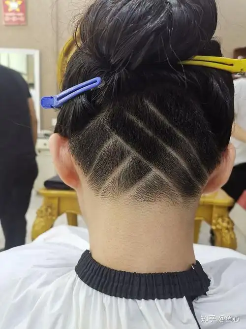 你们觉得女生把脑袋后面的头发剃了怎么样