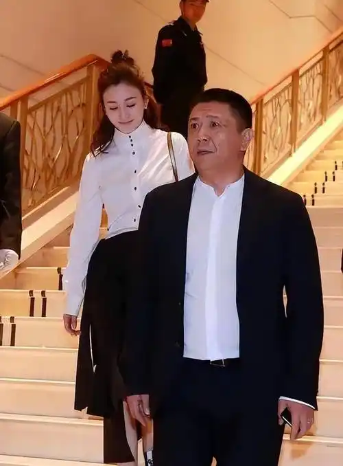 监控李小冉四年,限制殷桃拍戏,孙东海究竟"祸害"了多少女明星