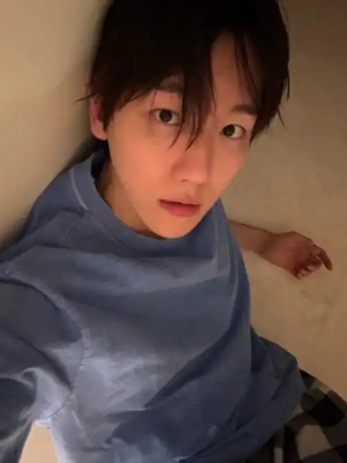 边伯贤超话#边伯贤泡泡#漂亮的边伯贤泡泡自拍图请看,多看爱看06