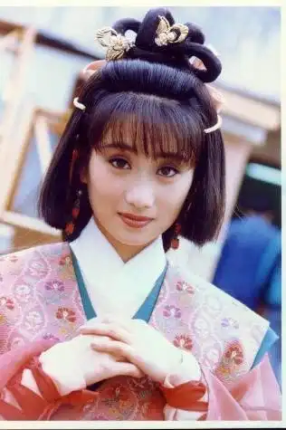 漂亮又俏皮,李颖扮演的嫦娥颇有几分侠女的韵味.