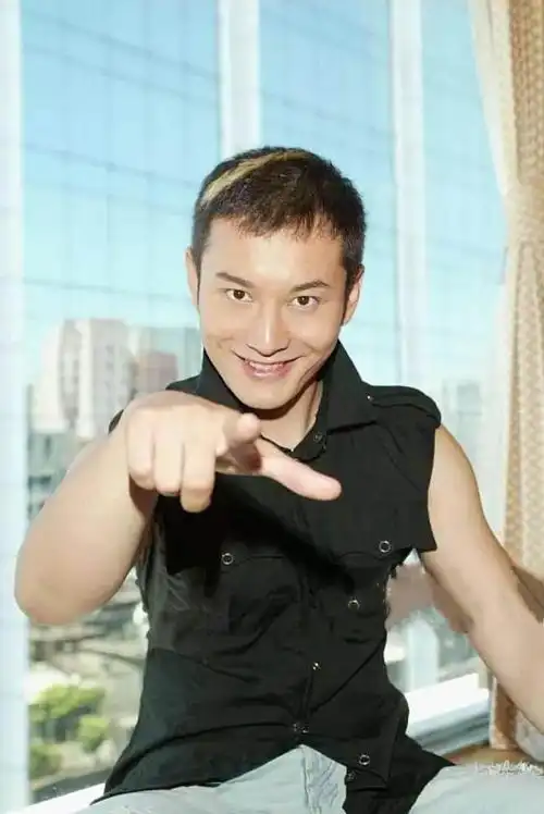 15年前无美颜旧照曝光, 蒋勤勤秦岚气质出众, 黄晓明表情亮了!