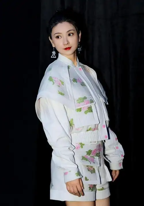 斓曦流浪猫狗有什么错诸多明星为流浪狗发声