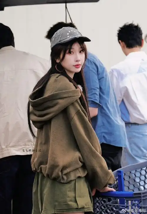 虞书欣王鹤棣穿同款##虞书欣王鹤棣同款卫衣