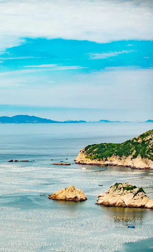 周末旅游度假海边沙滩风景图片