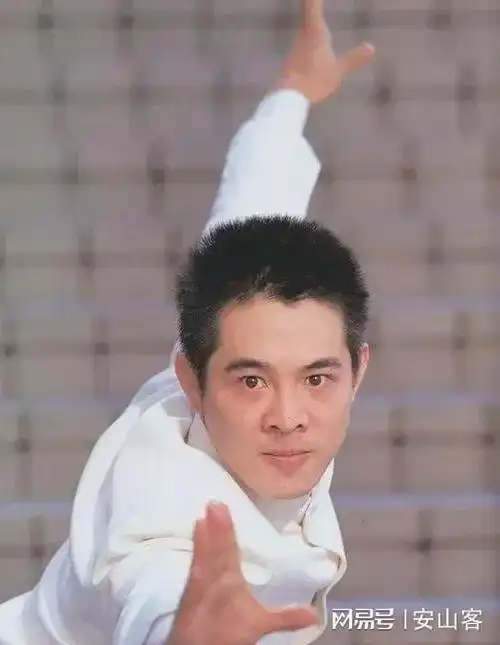 李连杰交代后事原因曝光,甲亢导致身体无法运动,被病痛折磨多年