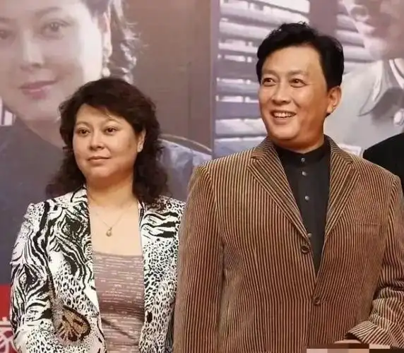 回顾唐国强女儿唐莉母亲悲惨离世后选择原谅父亲不喊壮丽母亲