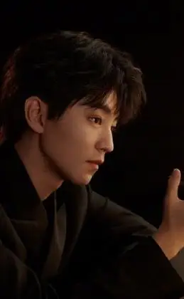 王俊凯开年第一封##王俊凯黑色深v