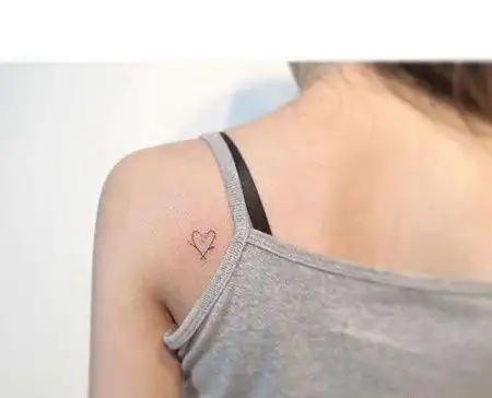 爱心纹身