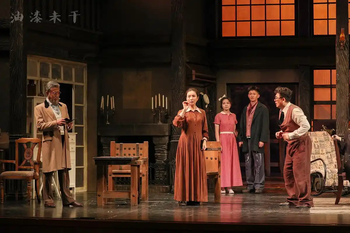 话剧爱好者的必修课油漆未干登上首都剧场