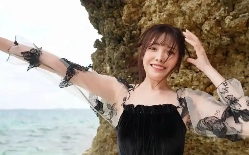 桥本有菜沙滩泳装写真