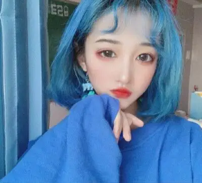 嘻嘻,好好看的蓝色头发的女生头像来了哦,简直爱了