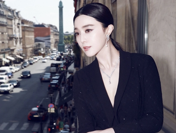 法国当地时间7月4日,范冰冰身着ralph & russo 2016春夏高级定制套装