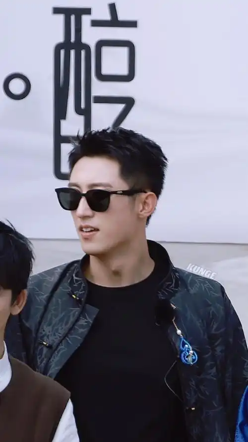 黄景瑜极限挑战#墨镜一戴,不得不爱@johnny黄景瑜