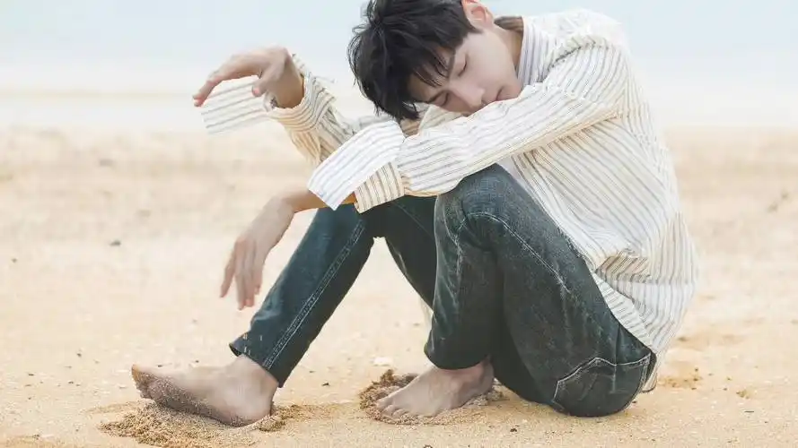 罗云熙 和罗云熙一起奔跑在一望无际的海边-其他视频-搜狐视频