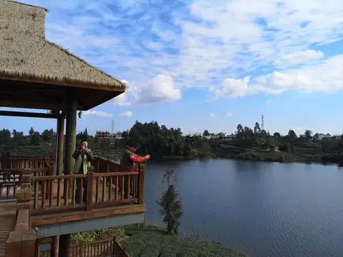 "浪漫茶乡"名山月亮湖