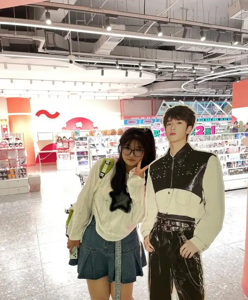 严浩翔 #追星 #合照 #时代峰峻 @苞不米1123