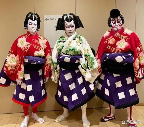 歌舞伎兴起于17世纪的日本战国末期,至今已有400余年发展历史.