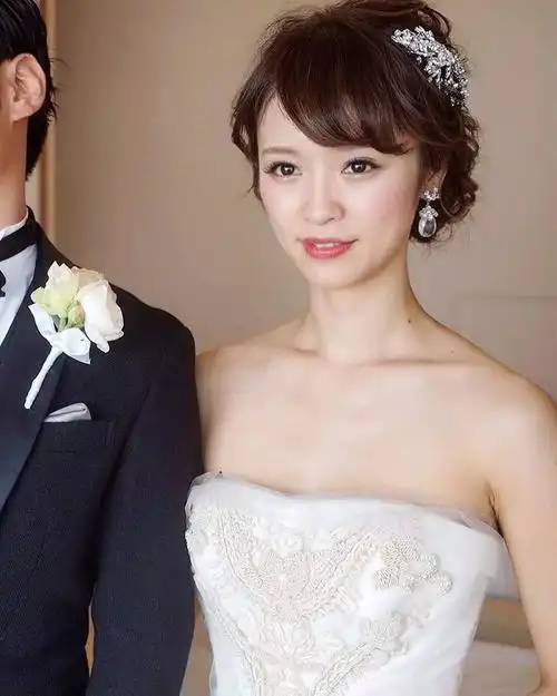 简单却很有气质的日系新娘编发,要做就做最美的新娘!