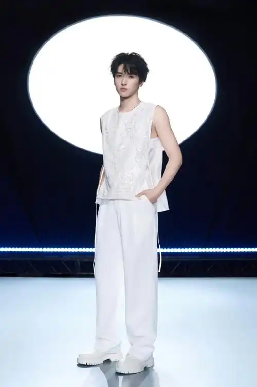 严浩翔楼非楼演唱会##时代少年团新歌梦舞蹈版