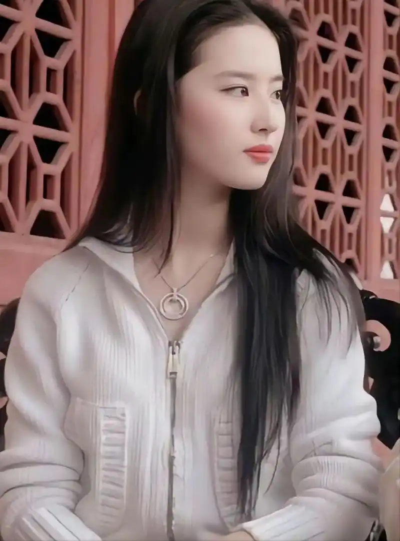 刘亦菲的侧颜也很美#刘亦菲# #神仙姐姐刘亦菲