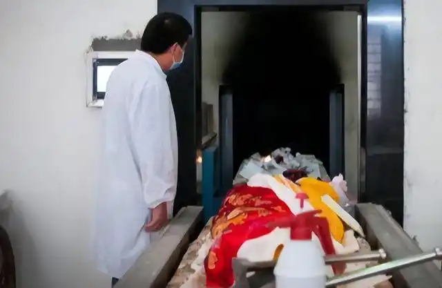 2005年,美女死刑犯被执行枪决,尸体送到火葬场后离奇复活_网易订阅