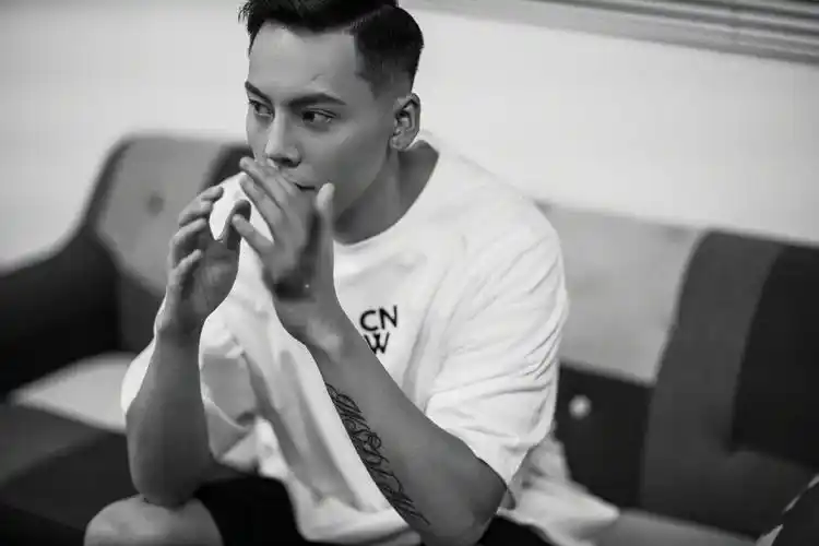 分享一组陈伟霆图片给大家,图中的明星图片壁纸会点缀你的电脑桌面