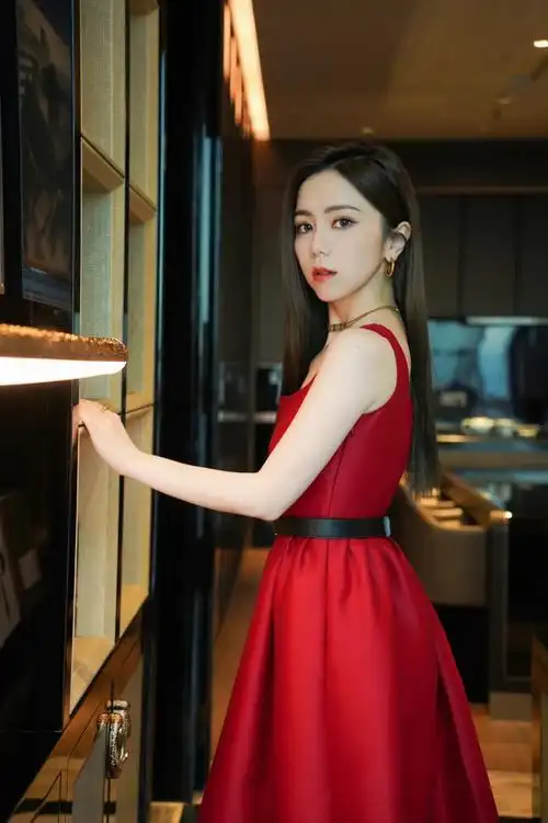 邓紫棋 /图源见logo 676767侵删